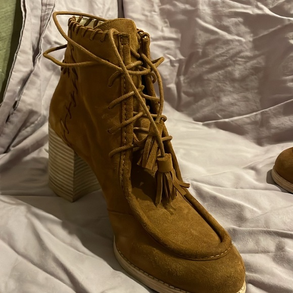 Stuart Weitzman, suede bootie, sz9.5 w - Picture 5 of 6